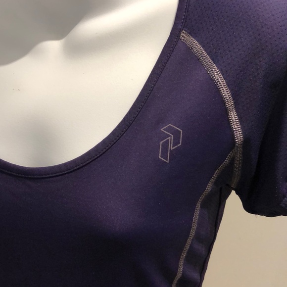 Peak Performance athletic top - Picture 2 of 7
